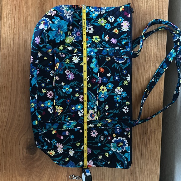 Vera Bradley overnight bag - Picture 4 of 6